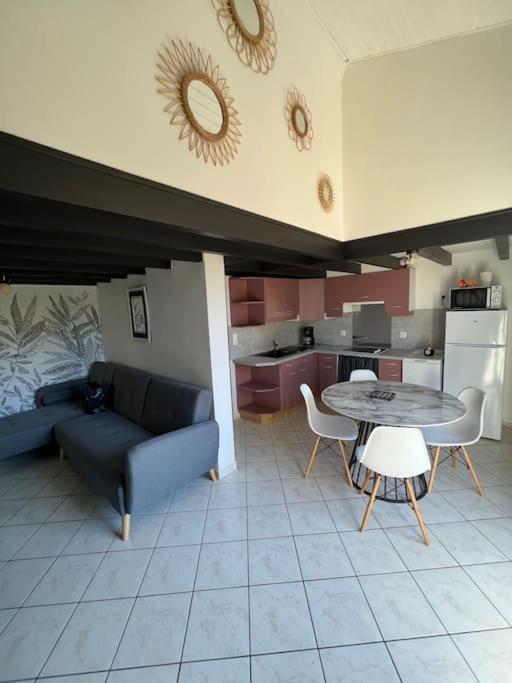 Charmante Maison Bien Equipee, De Bord De Royan